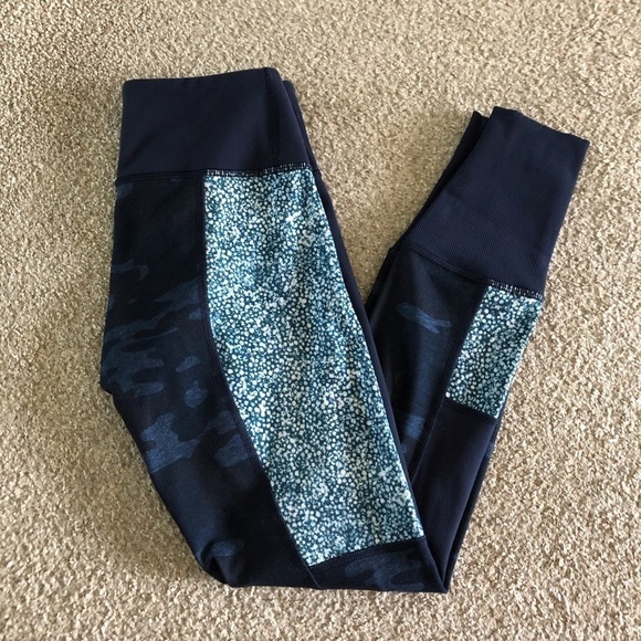 Lululemon blue mixed print full length leggings in size 4 - Picture 4 of 4